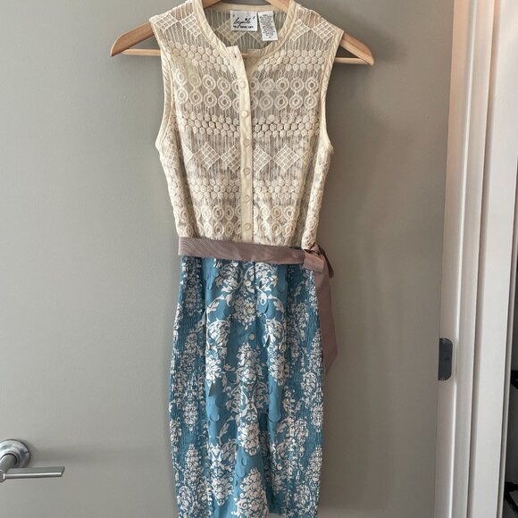 NWOT Anthropologie Byron Lars Lasercut Fleur-De-Lys Lace Sheath Dress Size 0P - Picture 2 of 3